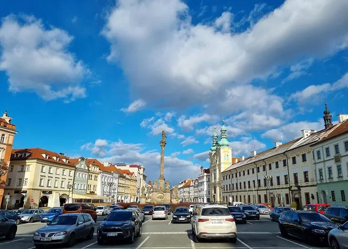 Apartment Rock For People Up To 5 - Luxusni Na Velkem Namesti, Wi-fi Hradec Kralove