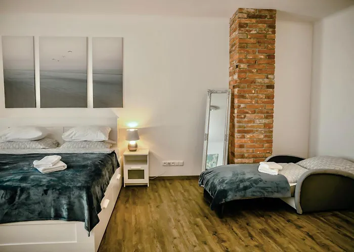 Rock For People Up To 5 - Luxusni Na Velkem Namesti, Wi-fi * Hradec Kralove